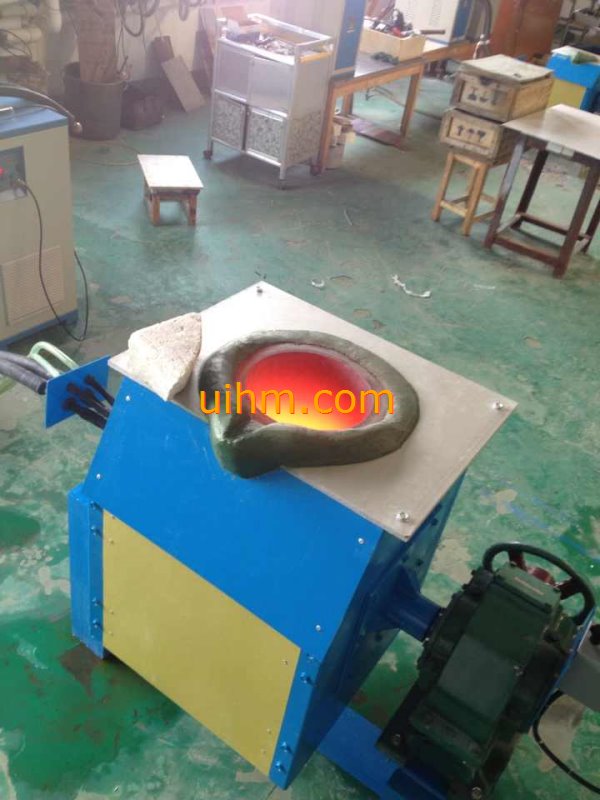 induction melting furnace (10) induction melting furnace (10)